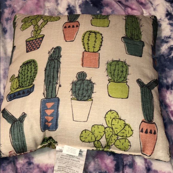 Cactus throw pillow - Picture 2 of 2